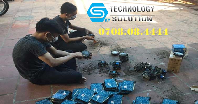 cong-ty-ve-sinh-phong-net-gia-re-va-nhanh-chong-tai-quan-lien-chieu-skytech.company-2